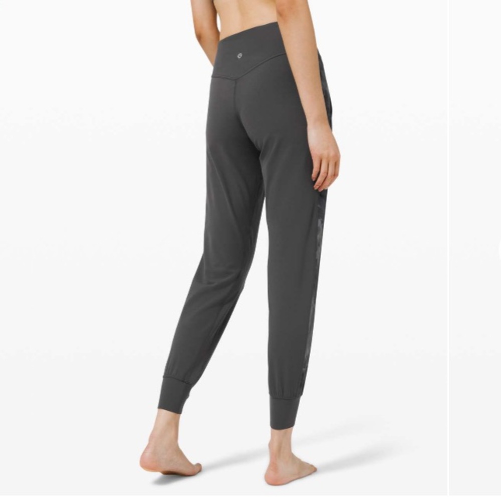 Lululemon Align Jogger *Track Stripe
Graphite Grey / Diamond Dye Pitch Grey